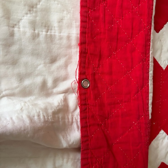 Vintage Red and White Canadian Flag Quilt 🇨🇦 - Picture 15 of 16